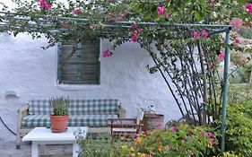 Apatouria Farmhouse